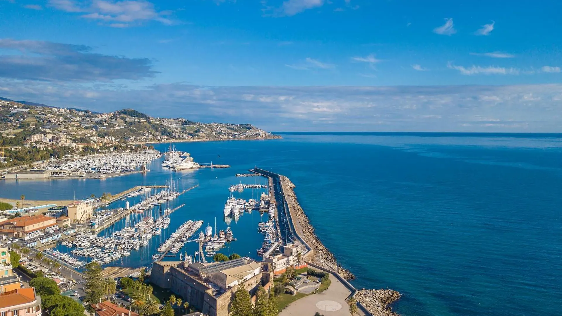 Apartment Sanremo Penthouse Market 700M From Sea - Happy Rentals