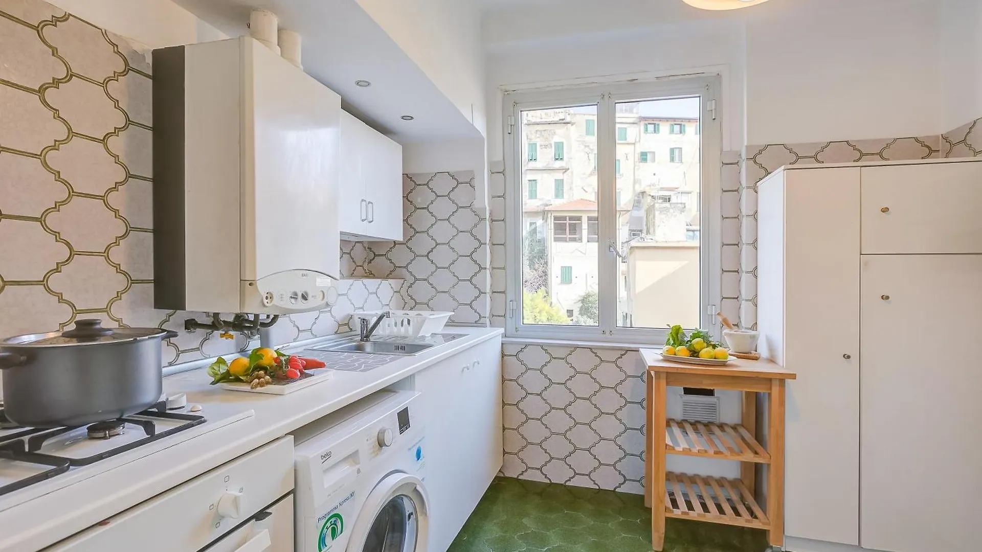 Sanremo Penthouse Market 700M From Sea - Happy Rentals Italy