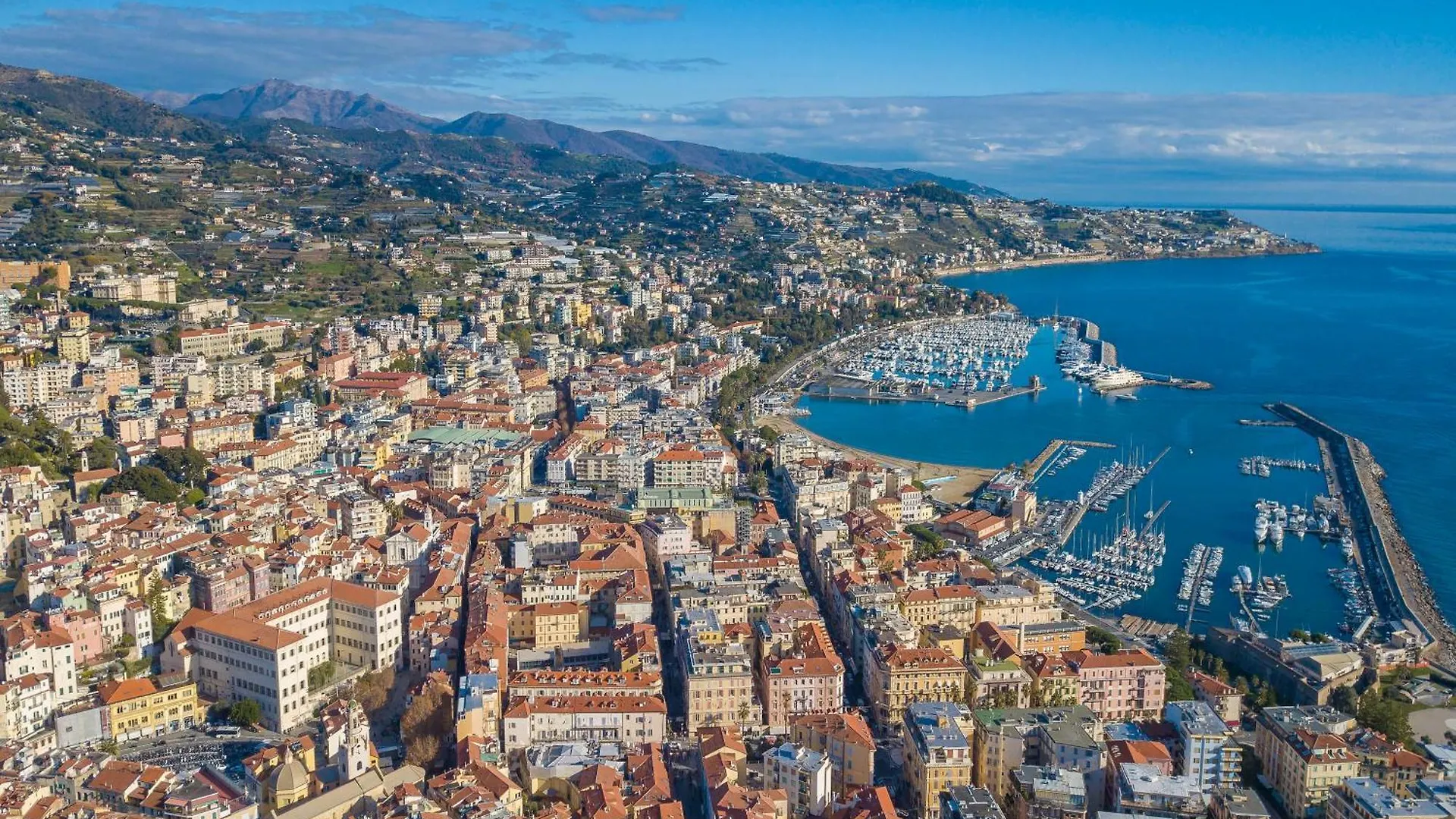 Sanremo Penthouse Market 700M From Sea - Happy Rentals Italy